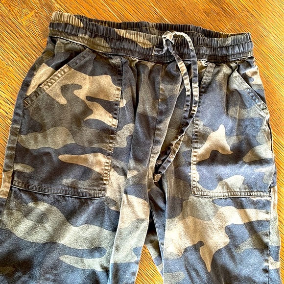 VS PINK faded wash camo joggers - XS - Picture 2 of 5